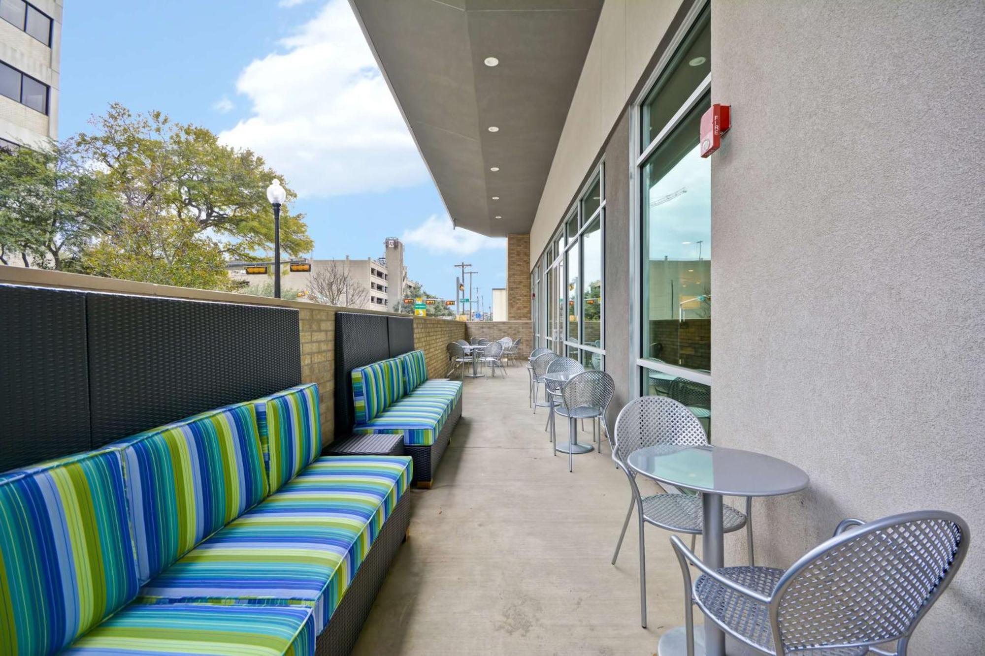 Home2 Suites By Hilton Dallas Downtown At Baylor Scott & White Экстерьер фото