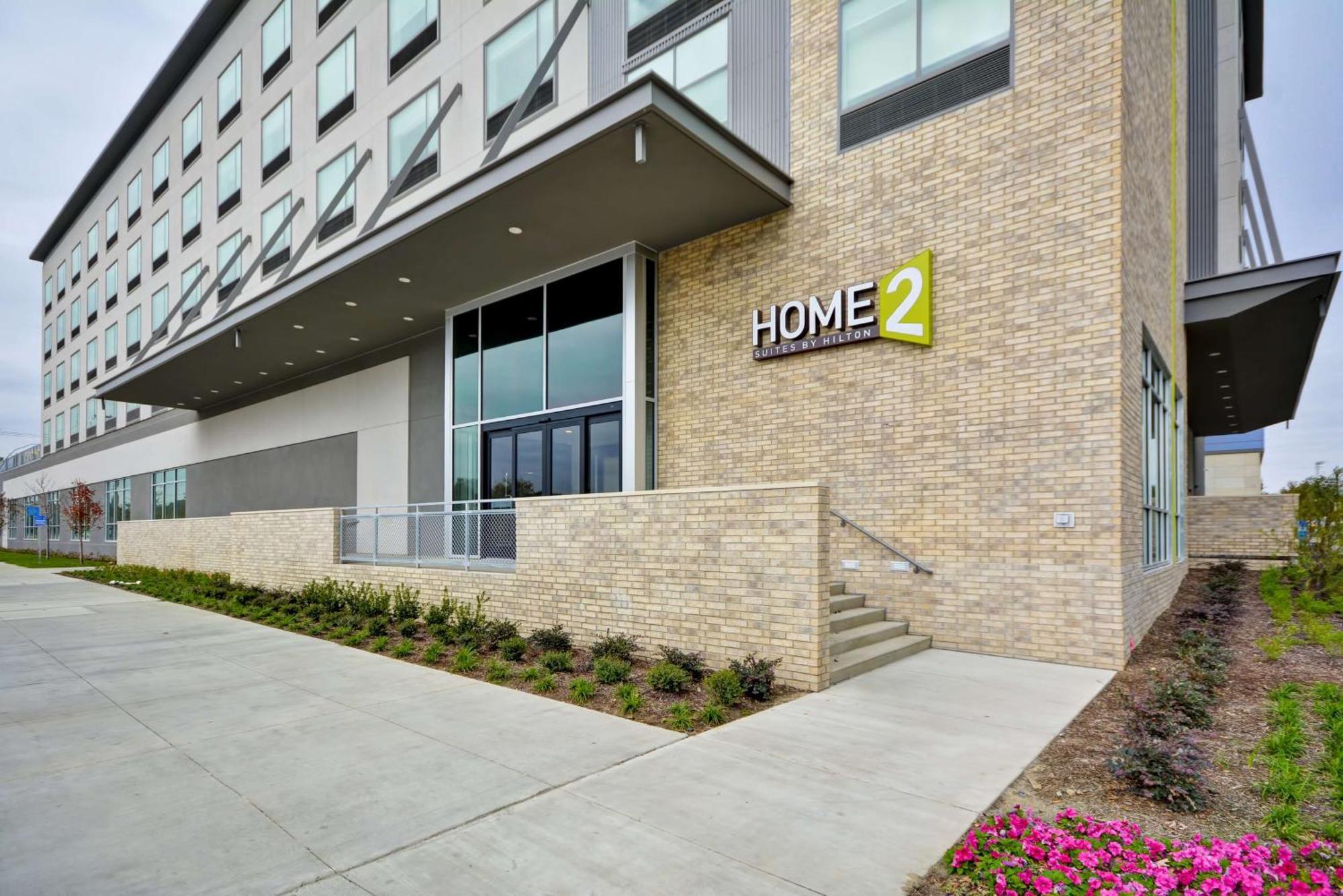 Home2 Suites By Hilton Dallas Downtown At Baylor Scott & White Экстерьер фото